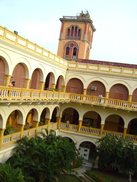 Base de datos de Universidades en Cataluña
